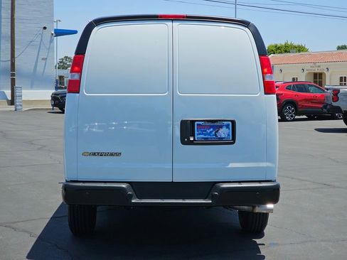 New 2026 Chevrolet Express 2500 Extended w/ Communications Package RWD image 4