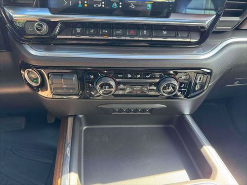 Used 2025 Chevrolet Silverado 3500 High Country w/ Technology Package AWD/4WD image 32