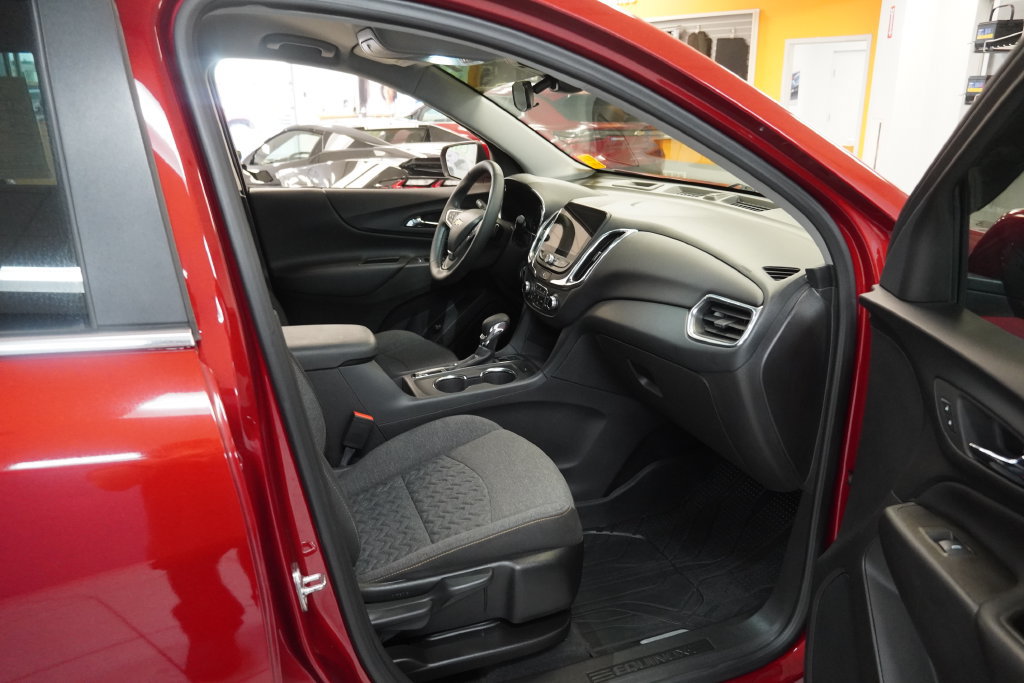 Used 2023 Chevrolet Equinox LT AWD/4WD image 25