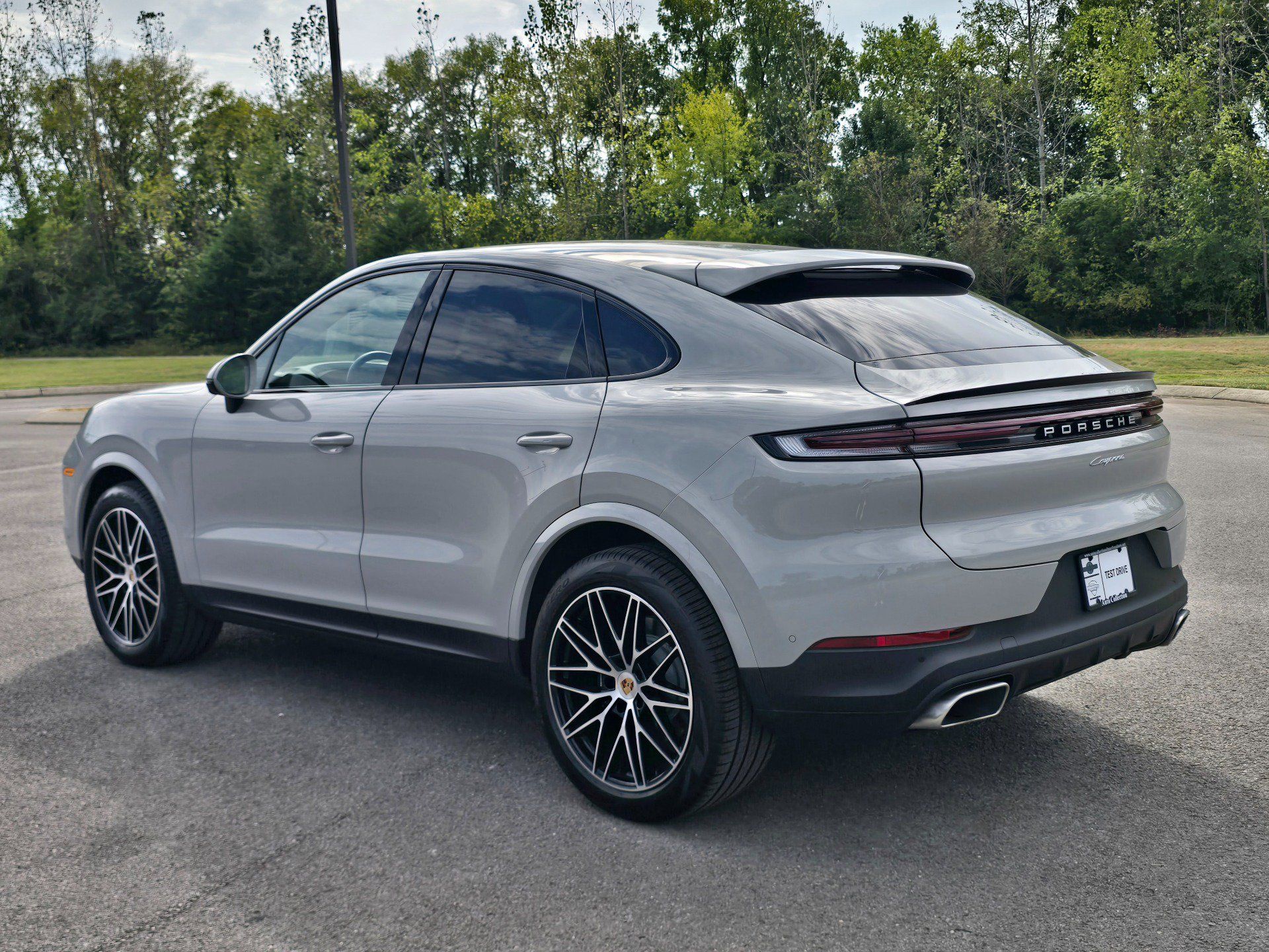 Used 2025 Porsche Cayenne Coupe AWD/4WD image 4
