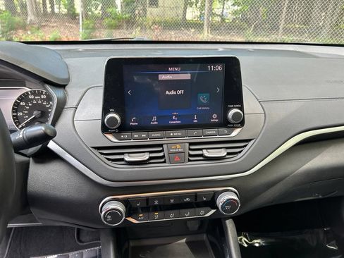 Used 2021 Nissan Altima 2.5 SV w/ SV Premium Package FWD image 18