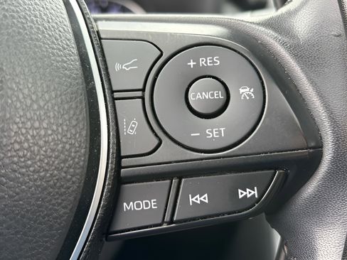 Used 2020 Toyota RAV4 XLE Premium image 23