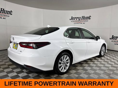 Used 2022 Toyota Camry LE w/ Carpet Mat Package (TMS) FWD image 6