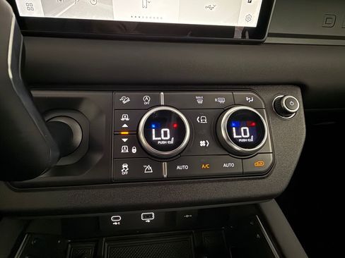 Certified 2024 Land Rover Defender 110 X-Dynamic SE image 15