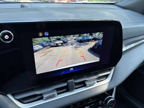 Used 2025 Chevrolet Equinox LT FWD image 24