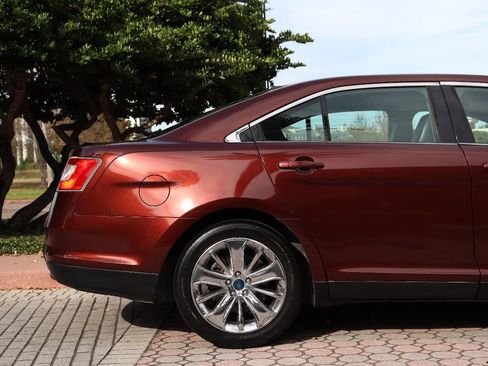 Used 2012 Ford Taurus Limited image 16
