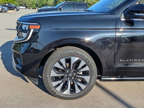 Certified 2025 Ford Expedition Max Platinum w/ Driver's Package AWD/4WD image 11