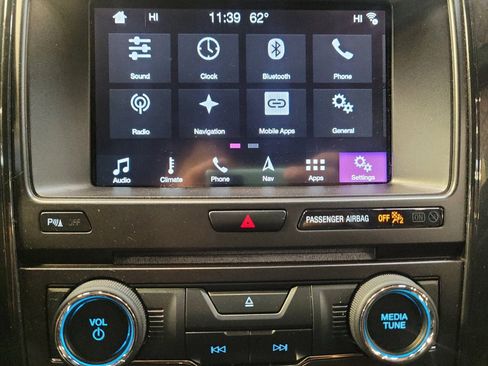 Used 2018 Ford Explorer XLT w/ Equipment Group 202A FWD image 25