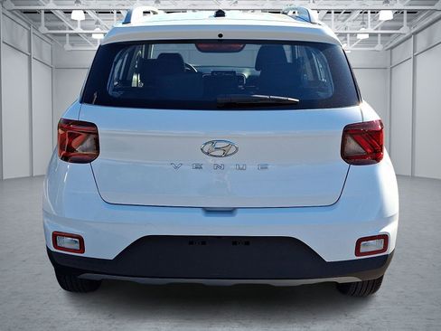 Certified 2025 Hyundai Venue SEL FWD image 5