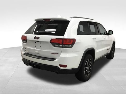 Used 2017 Jeep Grand Cherokee Trailhawk w/ Trailhawk Luxury Group AWD/4WD image 16
