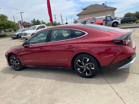 Used 2025 Hyundai Sonata SEL FWD image 4