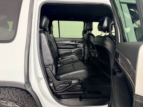 Used 2022 Jeep Wagoneer Series III AWD/4WD image 30