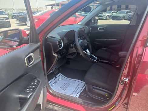 Used 2023 Hyundai Venue SE w/ Cargo Package FWD image 9