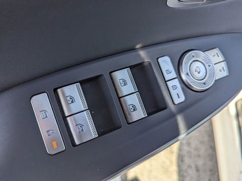 Used 2023 Genesis GV70 2.5T w/ Sport Prestige Package image 16