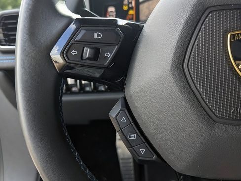 Used 2024 Lamborghini Huracan EVO image 36