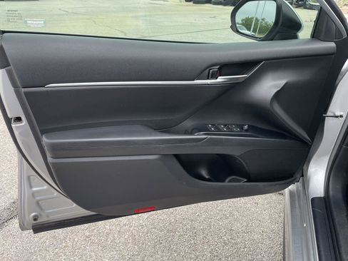 Used 2020 Toyota Camry SE FWD image 21