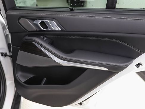 New 2026 BMW X5 xDrive40i w/ Executive Package image 24