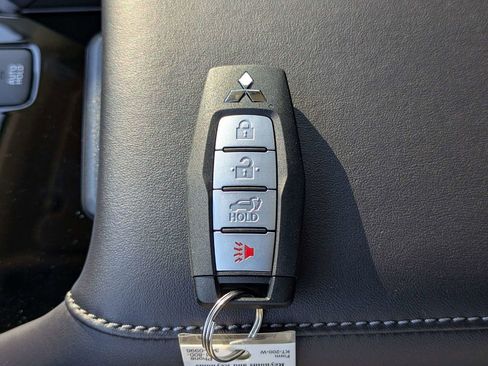 New 2026 Mitsubishi Outlander SE image 30