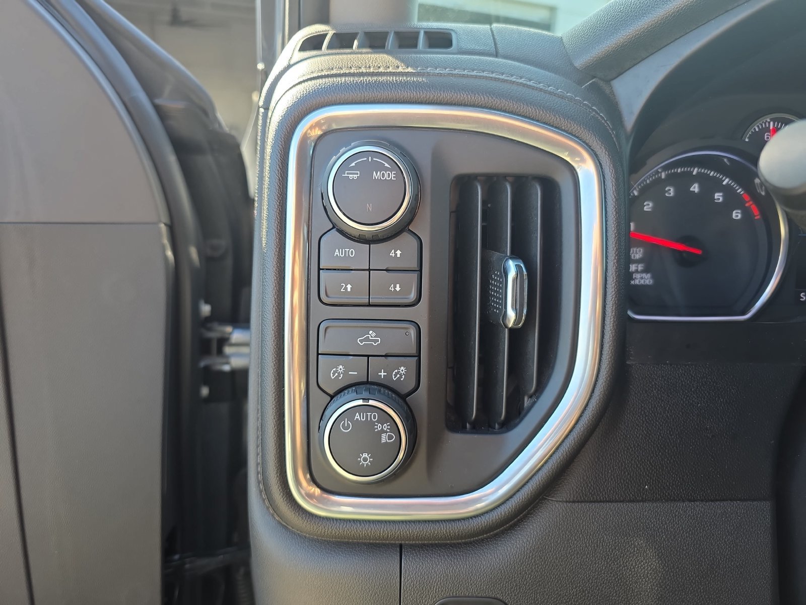 Used 2020 Chevrolet Silverado 1500 LT w/ Texas Edition AWD/4WD image 22