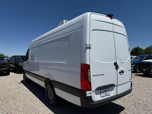 Used 2019 Mercedes-Benz Sprinter 2500 image 7