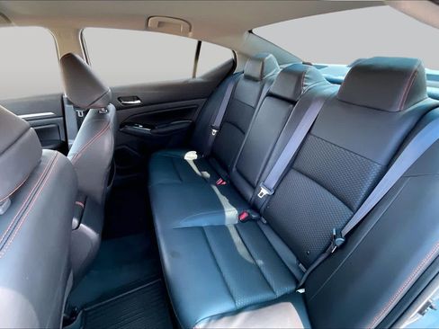Used 2024 Nissan Altima 2.5 SR FWD image 19