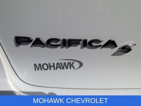 Used 2024 Chrysler Pacifica Limited FWD image 33