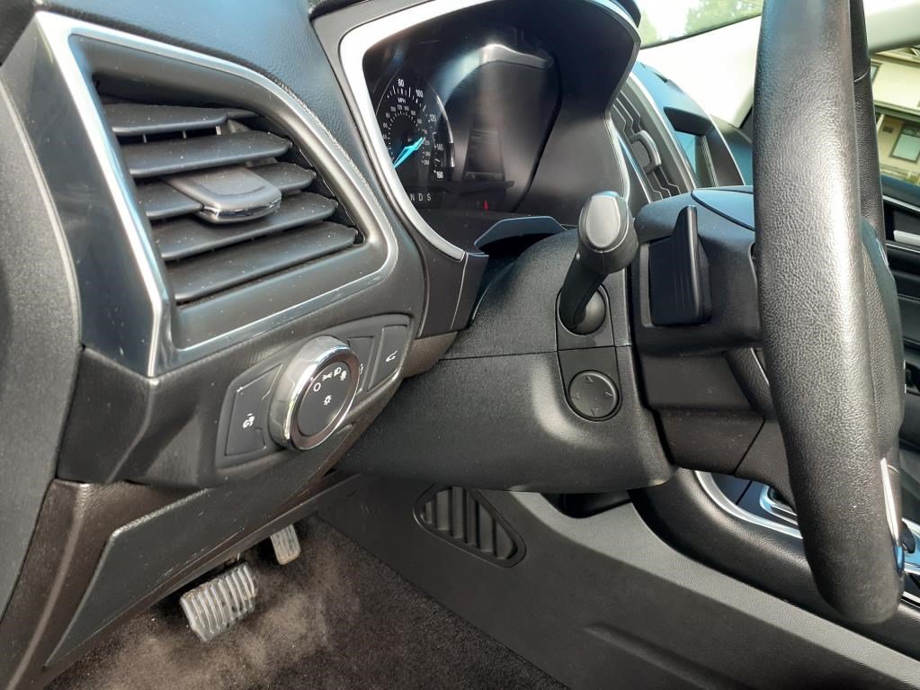 Used 2018 Ford Edge Titanium w/ Equipment Group 301A AWD/4WD image 16