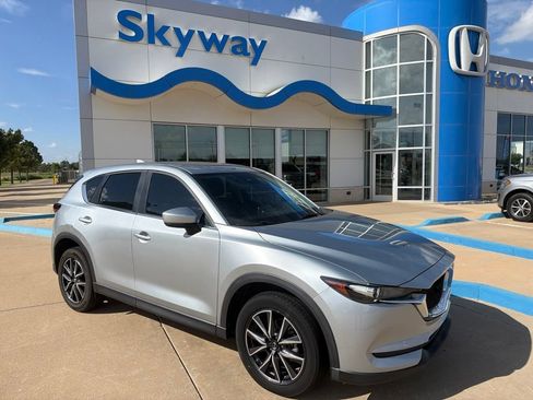 Used 2018 MAZDA CX-5 Touring FWD image 1