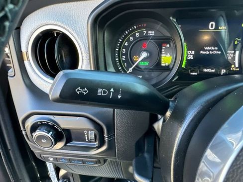 Used 2025 Jeep Wrangler Unlimited Sahara w/ Safety Group AWD/4WD image 35