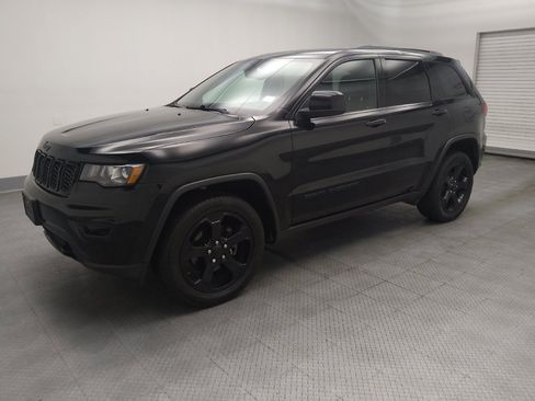 Used 2019 Jeep Grand Cherokee Laredo AWD/4WD image 2