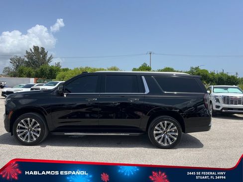 Used 2026 Chevrolet Suburban High Country RWD image 4