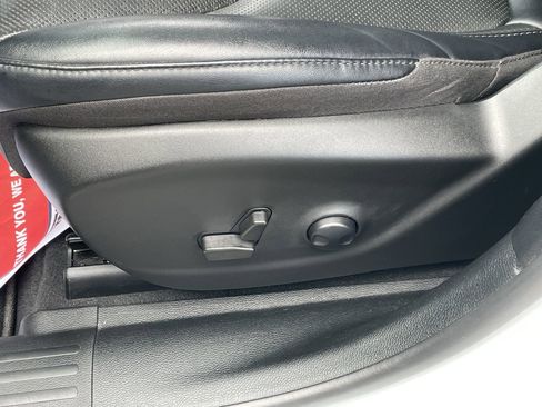 Used 2022 Jeep Cherokee Limited AWD/4WD image 12