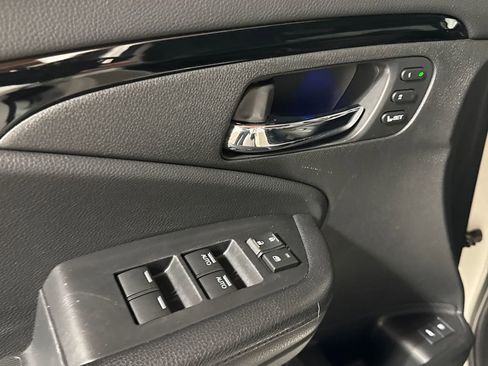 Certified 2017 Honda Pilot Touring image 17