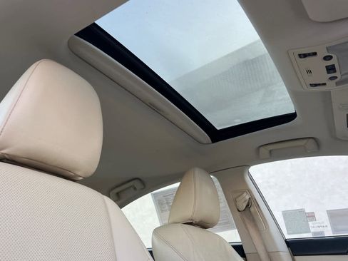 Used 2014 Lexus ES 300h image 17