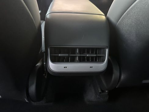 Used 2024 Tesla Model Y Long Range image 37