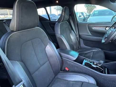 Used 2020 Volvo XC40 T5 R-Design image 39