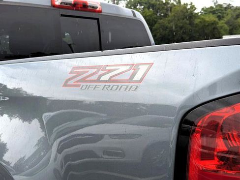 Used 2022 Chevrolet Colorado Z71 AWD/4WD image 32