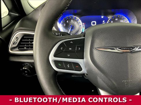 Used 2025 Chrysler Pacifica Select FWD image 10