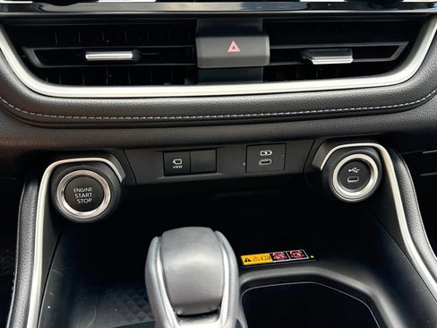 Used 2025 Toyota Grand Highlander AWD image 39