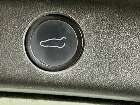 Used 2021 Tesla Model Y Long Range AWD/4WD image 27