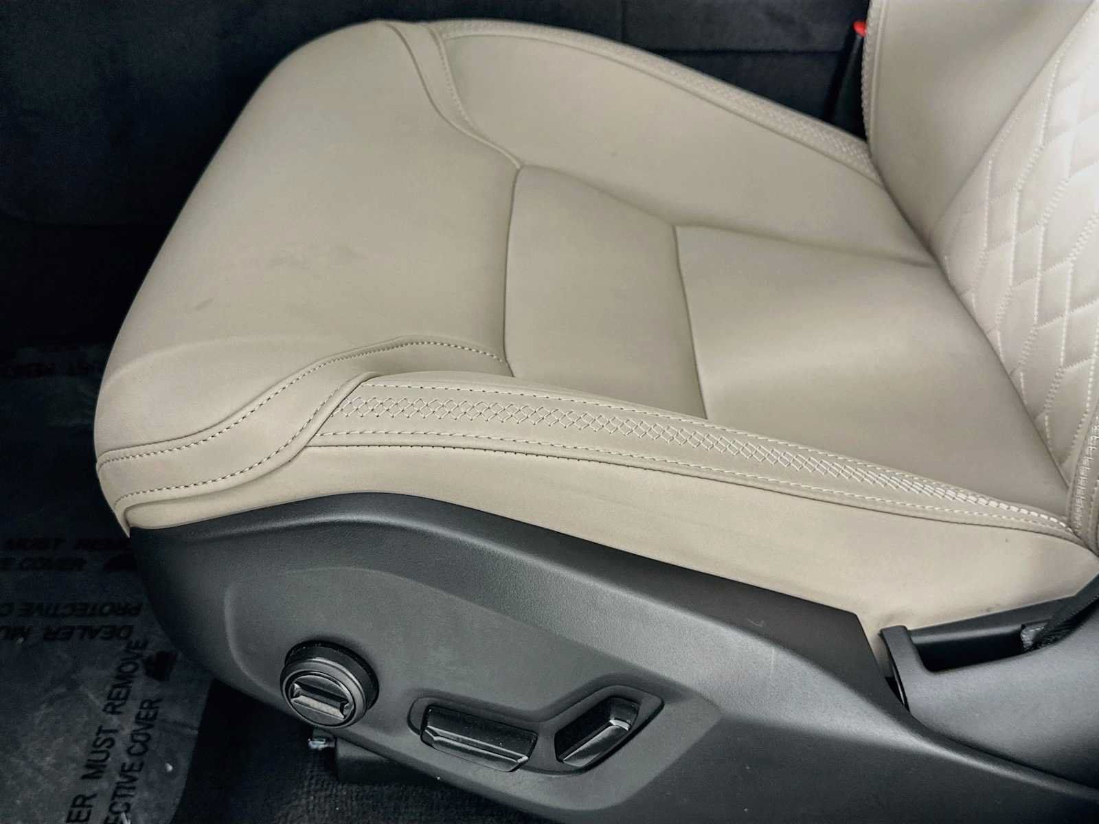 Used 2026 Volvo XC60 T8 Plus w/ Protection Package Premier AWD/4WD image 18