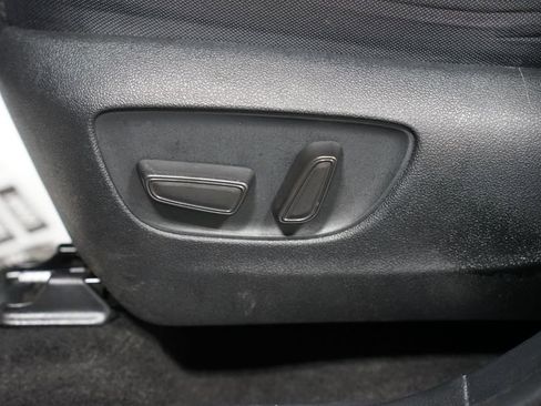 Used 2023 Toyota Highlander LE FWD image 34