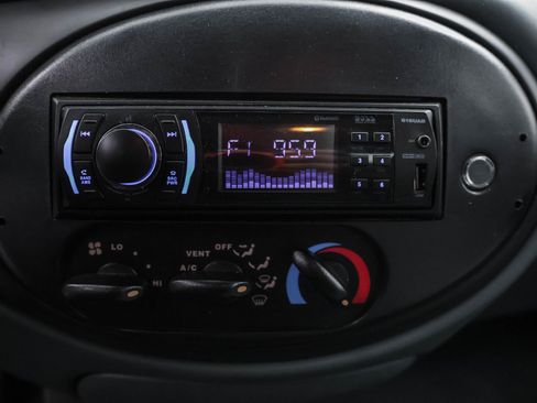 Used 1997 Ford Taurus GL FWD image 12