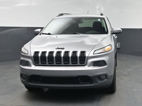 Used 2016 Jeep Cherokee Latitude AWD/4WD image 6