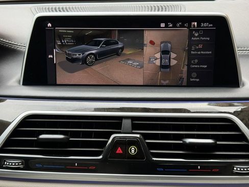 Used 2020 BMW 750i xDrive w/ Executive Package image 29