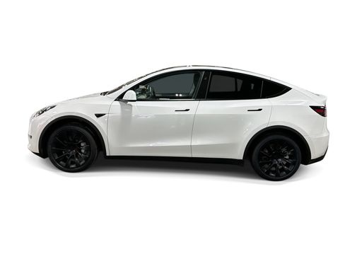 Certified 2023 Tesla Model Y 2WD image 2