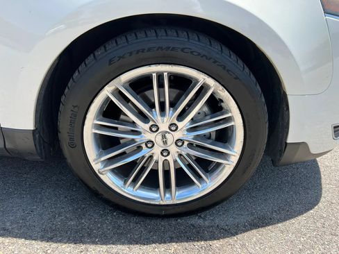 Used 2013 Lincoln MKT AWD image 8