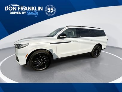 New 2026 Lincoln Navigator L Reserve w/ Jet Appearance Package