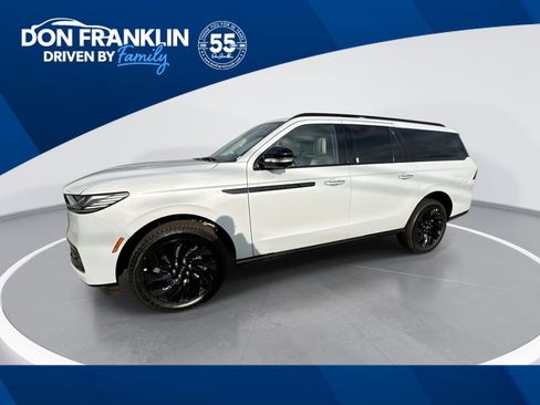 New 2026 Lincoln Navigator L Reserve w/ Jet Appearance Package AWD/4WD image 1