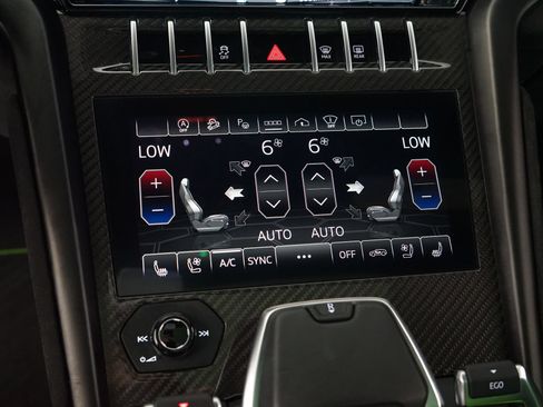 Used 2022 Lamborghini Urus AWD/4WD image 19